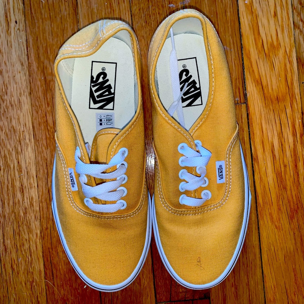 Vans Authentic Shoe (Unisex) Men Size 6.5 Women Size 8